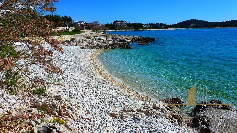 Роскошная вилла с фантастическим бассейном и открытым видом на море