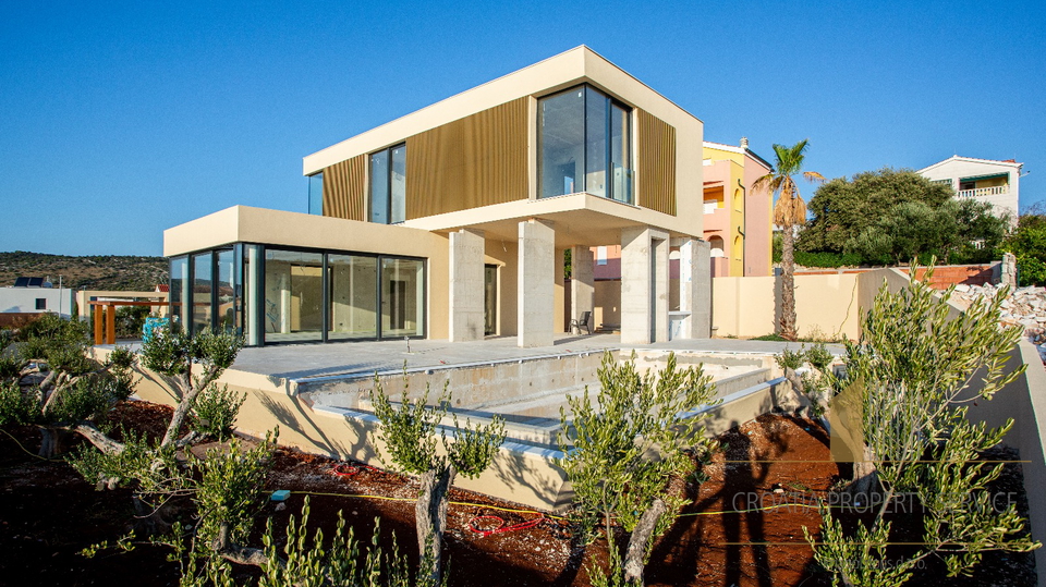 Nuova villa di lusso a 170 m dal mare – Ražanj!