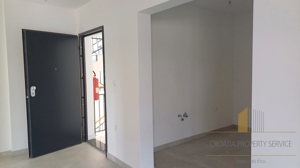 Luxury penthouse with a rooftop terrace 240 meters from the beach on the island of Čiovo!