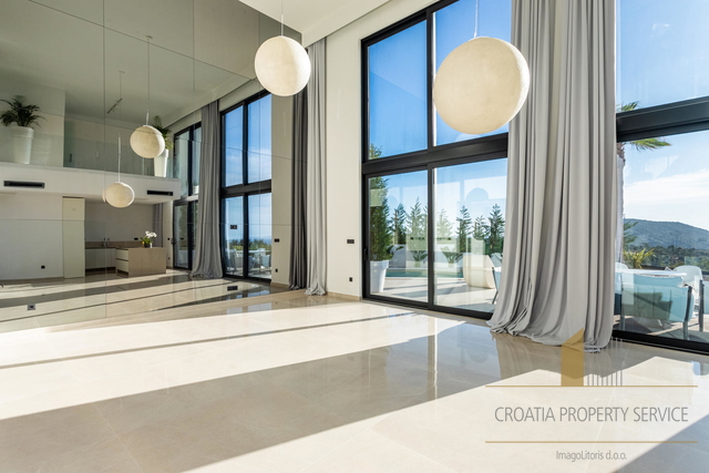Spektakularna vila z odprtim pogledom na morje na ekskluzivni lokaciji v Primoštenu!