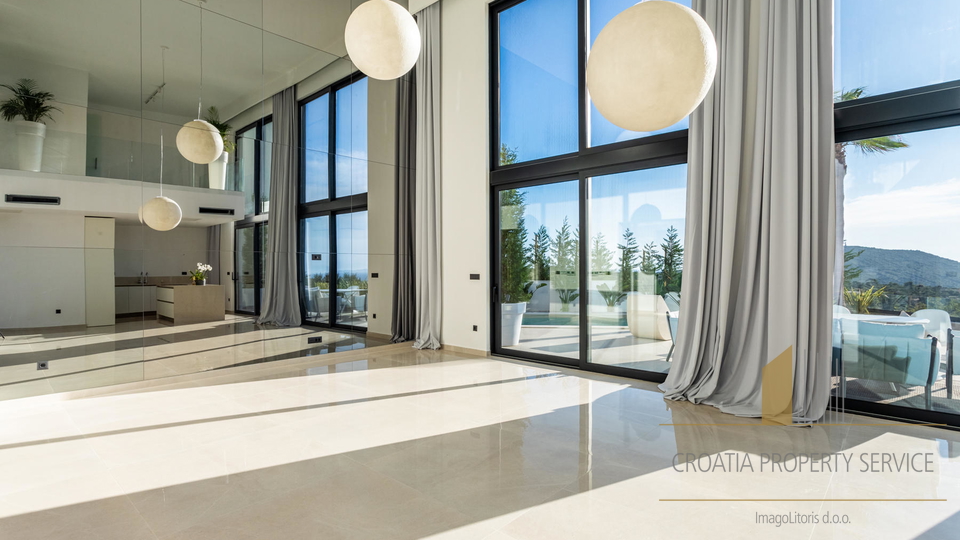 Spektakularna vila z odprtim pogledom na morje na ekskluzivni lokaciji v Primoštenu!