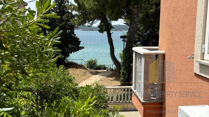 Beautiful apartment house first row to the sea – Sv. Filip i Jakov