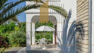Beautiful apartment house with a spacious yard 80 meters from the beach in Privlaka!