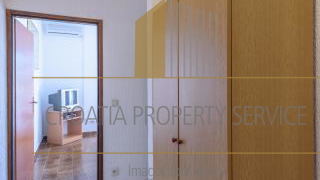 Beautiful apartment house with a spacious yard 80 meters from the beach in Privlaka!