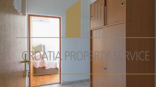 Beautiful apartment house with a spacious yard 80 meters from the beach in Privlaka!