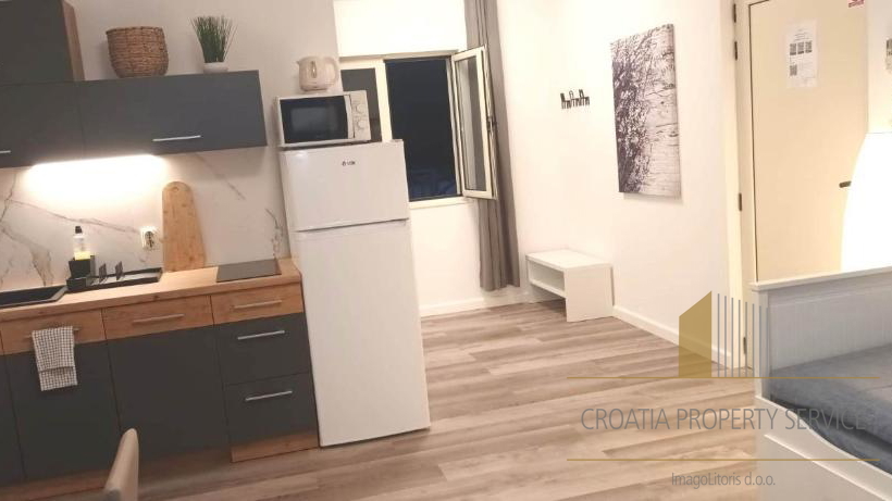 Predivna apartmanska vila 400 m od centra mjesta – Bol,  Brač!