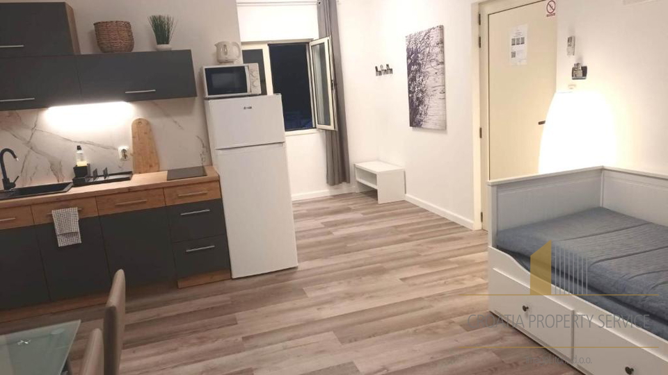 Predivna apartmanska vila 400 m od centra mjesta – Bol,  Brač!