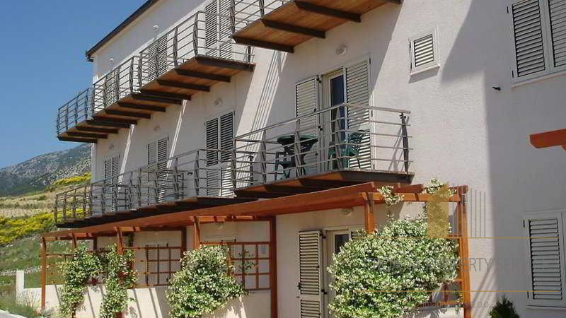 Predivna apartmanska vila 400 m od centra mjesta – Bol,  Brač!
