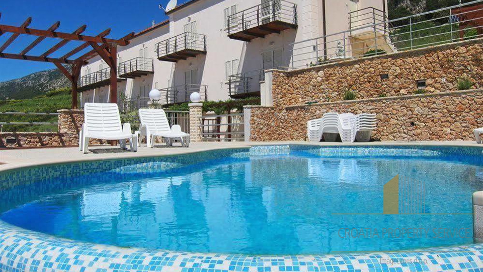 Predivna apartmanska vila 400 m od centra mjesta – Bol,  Brač!