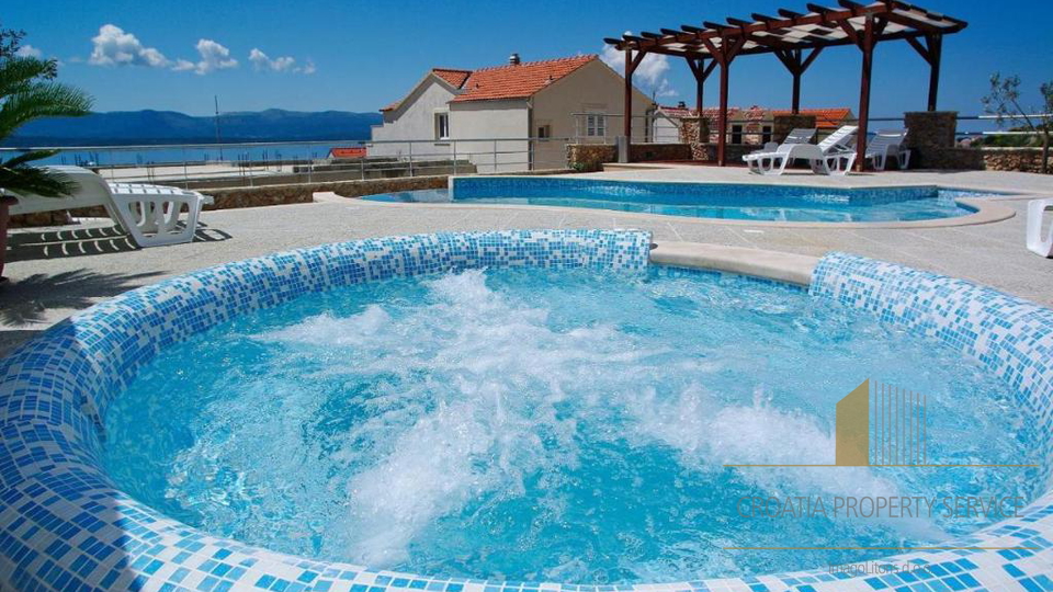 Predivna apartmanska vila 400 m od centra mjesta – Bol,  Brač!