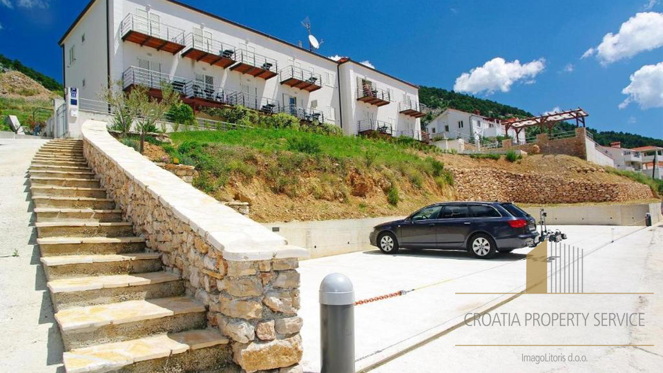 Predivna apartmanska vila 400 m od centra mjesta – Bol,  Brač!