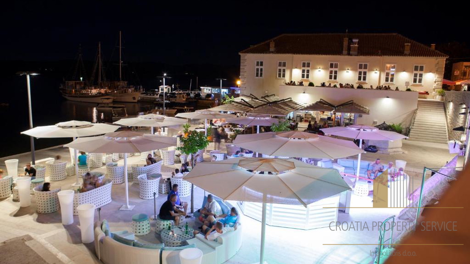 Predivna apartmanska vila 400 m od centra mjesta – Bol,  Brač!
