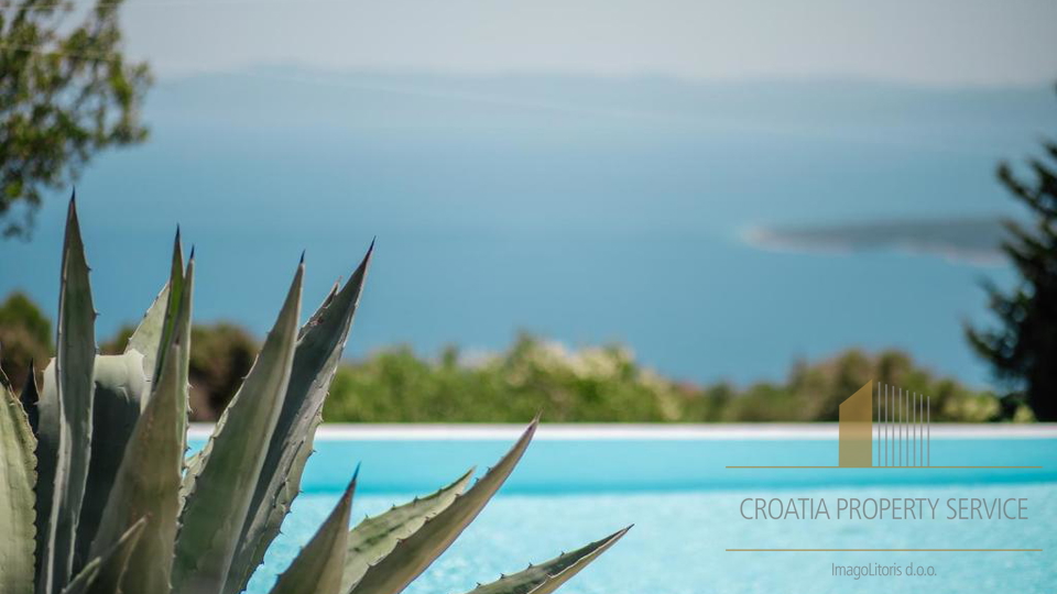Occasione rara: ampio terreno di 30.000 m² in una posizione prestigiosa sull'isola di Hvar!