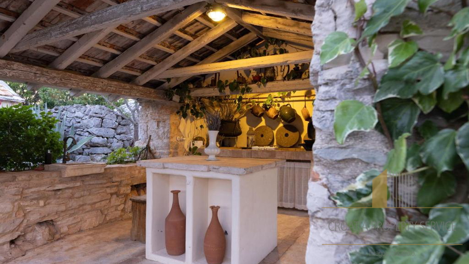Occasione rara: ampio terreno di 30.000 m² in una posizione prestigiosa sull'isola di Hvar!