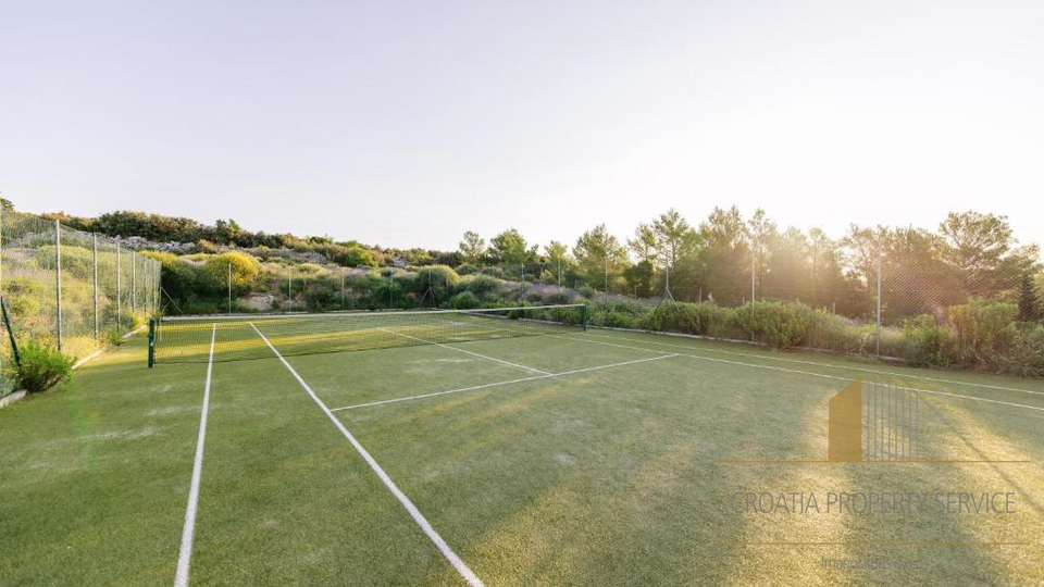 Occasione rara: ampio terreno di 30.000 m² in una posizione prestigiosa sull'isola di Hvar!
