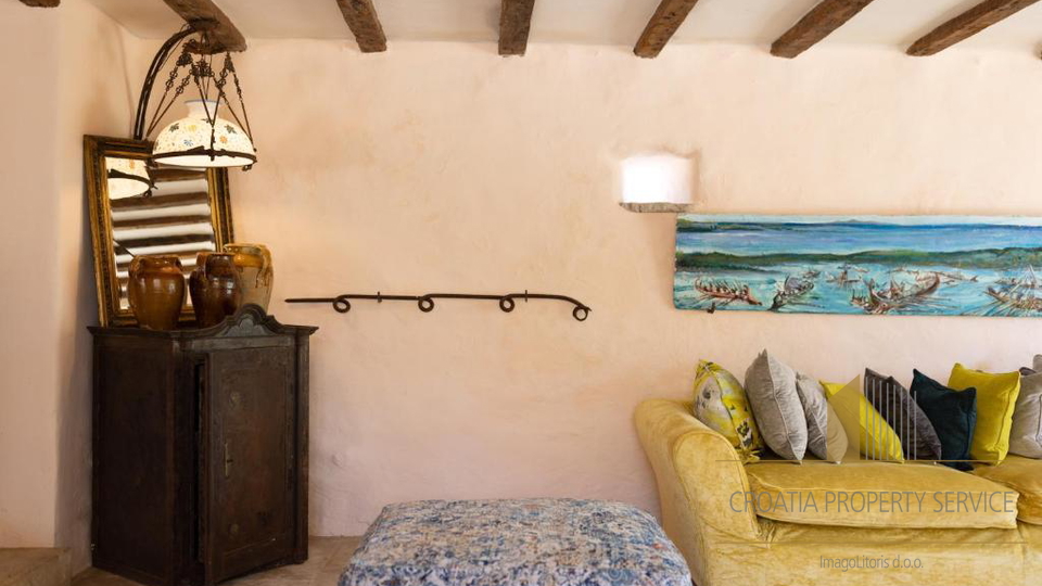 Occasione rara: ampio terreno di 30.000 m² in una posizione prestigiosa sull'isola di Hvar!
