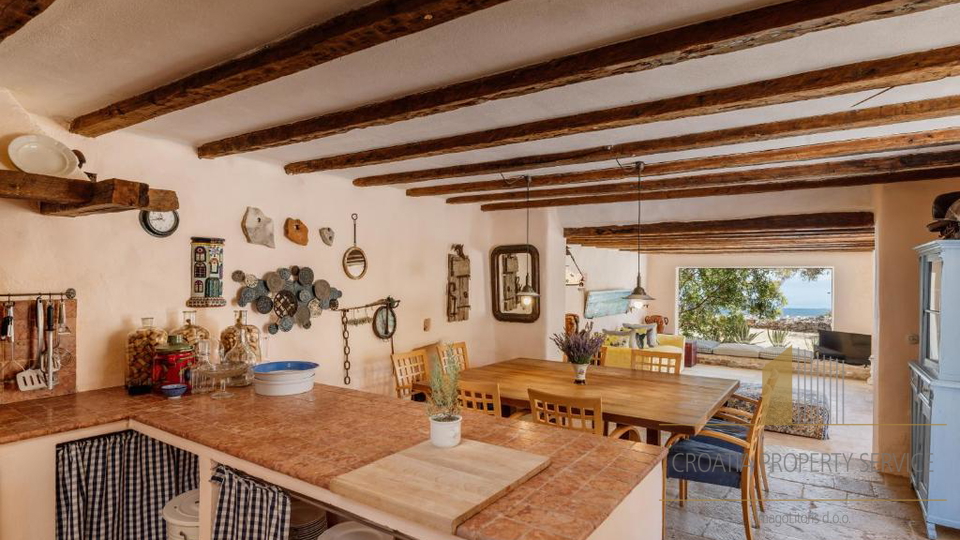 Occasione rara: ampio terreno di 30.000 m² in una posizione prestigiosa sull'isola di Hvar!