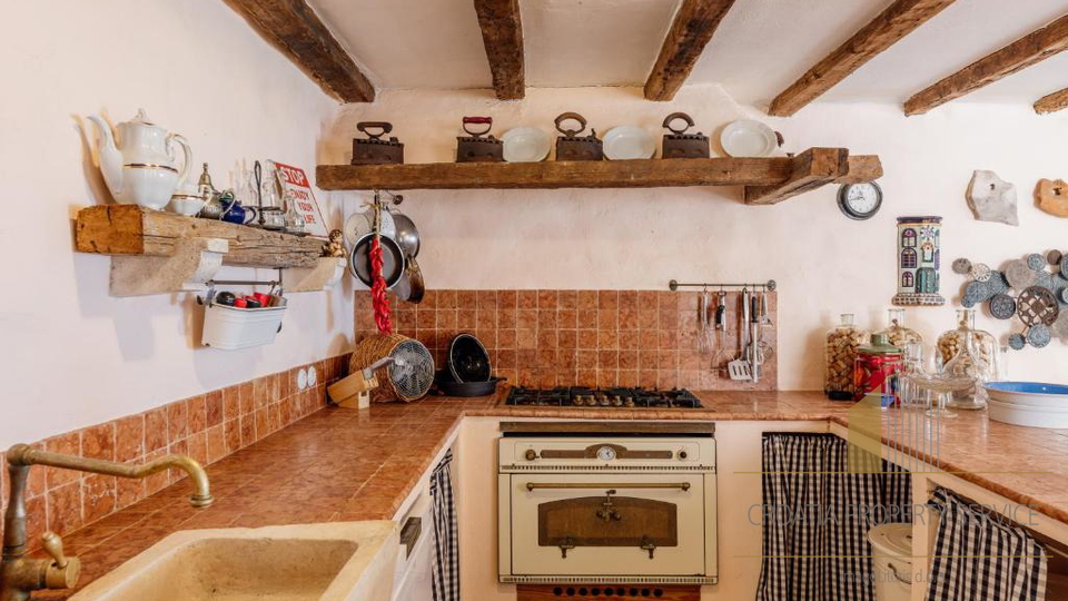 Occasione rara: ampio terreno di 30.000 m² in una posizione prestigiosa sull'isola di Hvar!