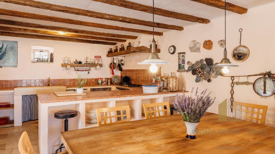 Occasione rara: ampio terreno di 30.000 m² in una posizione prestigiosa sull'isola di Hvar!