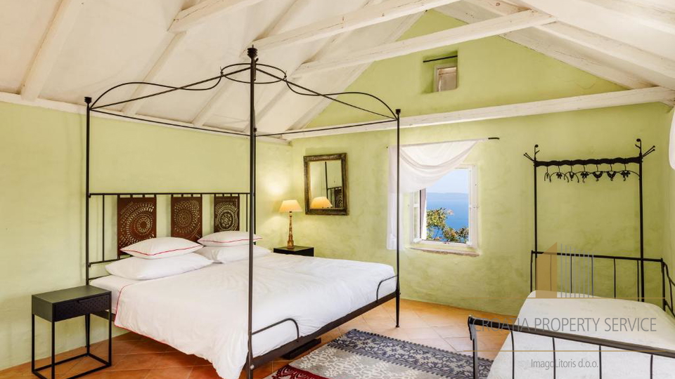 Occasione rara: ampio terreno di 30.000 m² in una posizione prestigiosa sull'isola di Hvar!