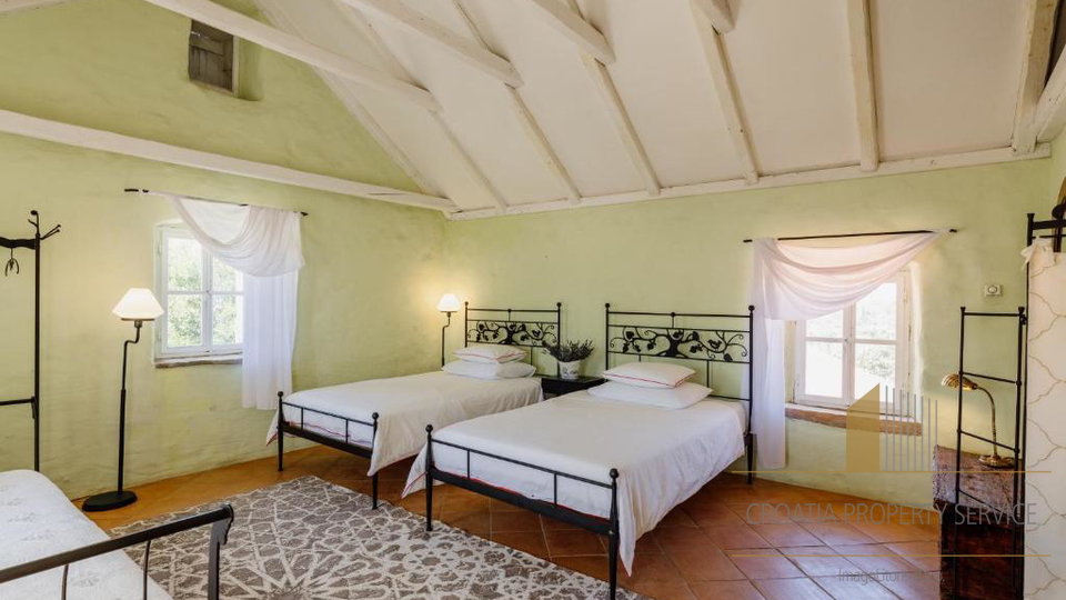 Occasione rara: ampio terreno di 30.000 m² in una posizione prestigiosa sull'isola di Hvar!