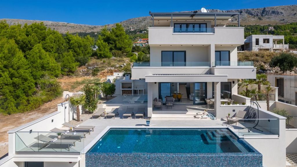 Neue elegante Villa mit Pool und offenem Meerblick in der Umgebung von Split&excl;