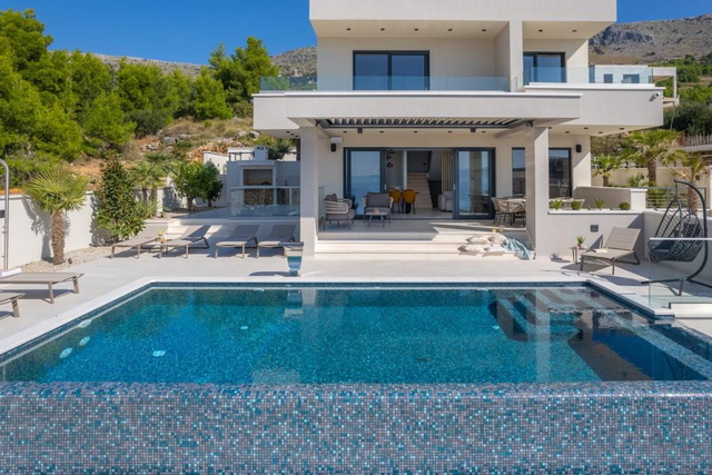 Neue elegante Villa mit Pool und offenem Meerblick in der Umgebung von Split!