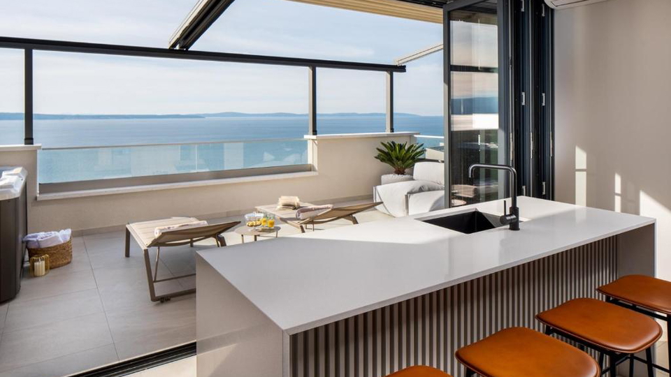 Neue elegante Villa mit Pool und offenem Meerblick in der Umgebung von Split&excl;