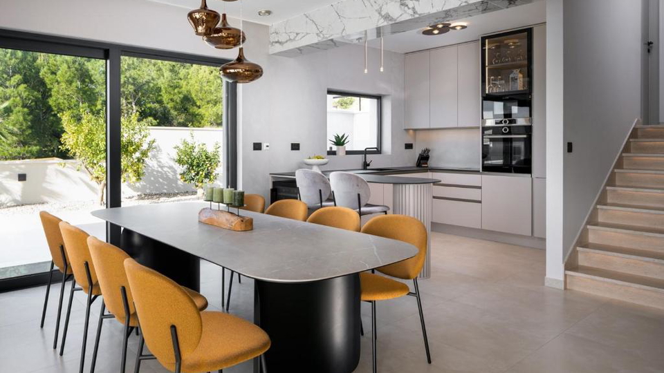 Neue elegante Villa mit Pool und offenem Meerblick in der Umgebung von Split&excl;
