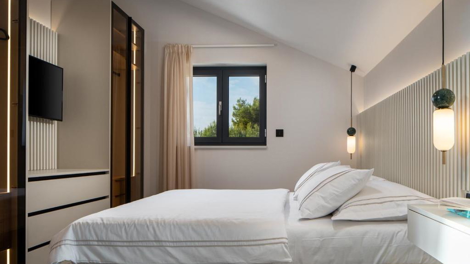 Neue elegante Villa mit Pool und offenem Meerblick in der Umgebung von Split&excl;