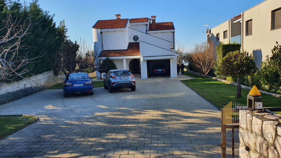 ONE OF THE LAST VILLAS NEAR ZADAR IN AN SUCH EXTREMELY GOOD LOCATION!