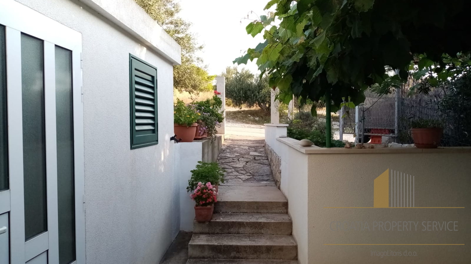 ISLAND OF VIS! HOUSE WITH FOUR APARTMENTS AND OPEN SEA VIEW!