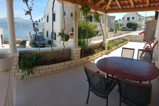 Charming apartment in Postira on the island of Brač – only 120 m from the sea!