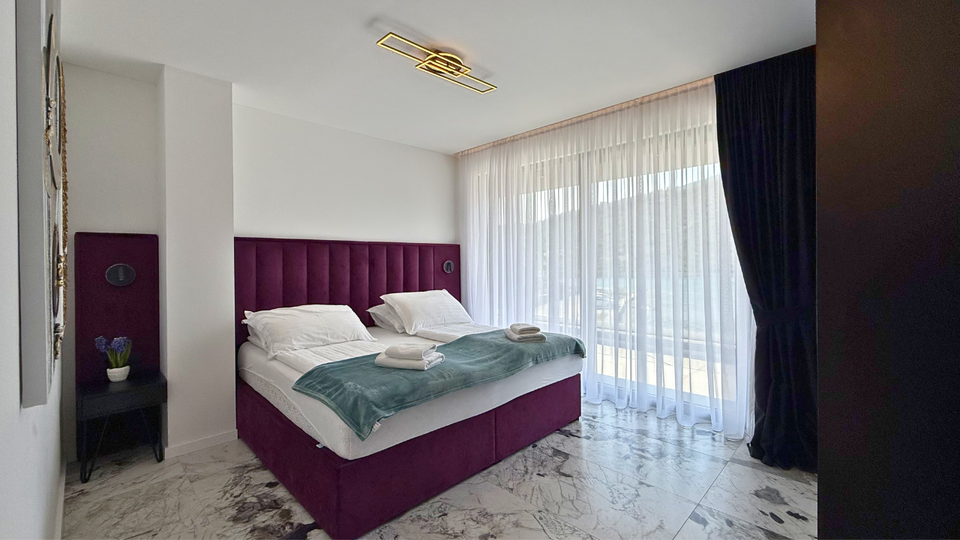 Moderna luksuzna vila v prvem vrsti ob morju &ndash; Rogoznica&excl;