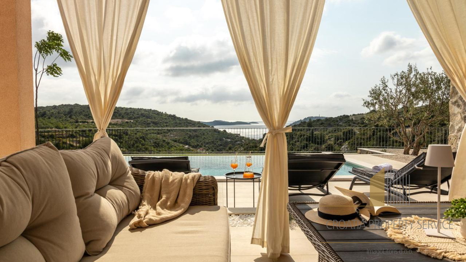 Luxuriöse Villa mit Panoramablick auf das Meer und unberührte Natur in der Umgebung von Rogoznica!
