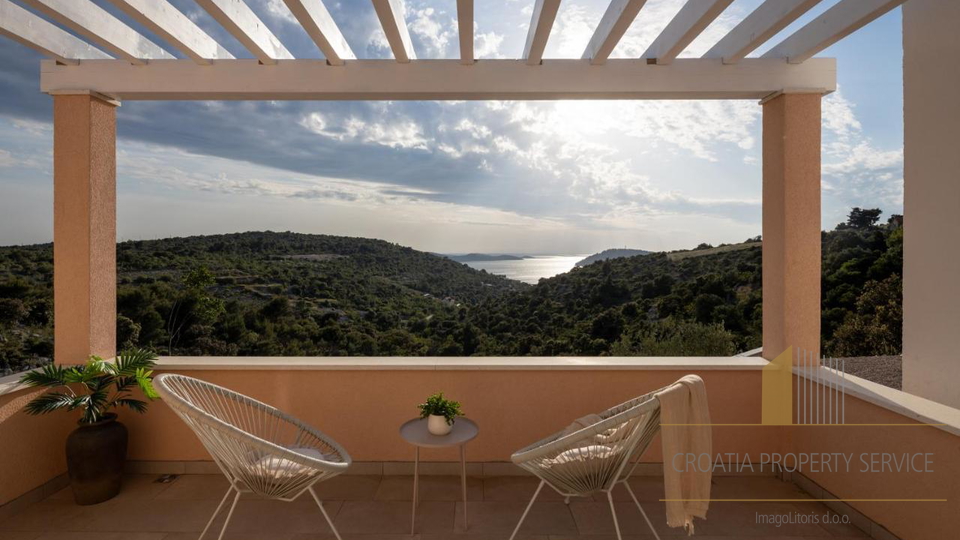 Luxuriöse Villa mit Panoramablick auf das Meer und unberührte Natur in der Umgebung von Rogoznica!
