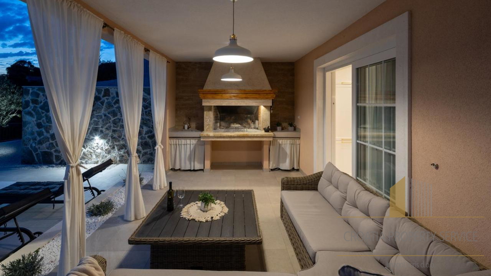 Luxuriöse Villa mit Panoramablick auf das Meer und unberührte Natur in der Umgebung von Rogoznica!