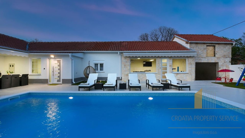 VILLA IN SEHR RUHIGER LAGE IN DER NÄHE VON ZADAR!