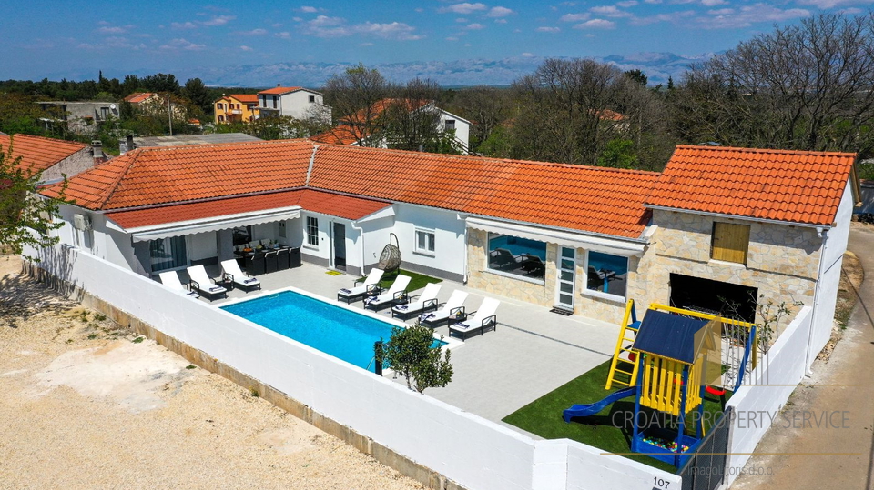 VILLA IN SEHR RUHIGER LAGE IN DER NÄHE VON ZADAR!