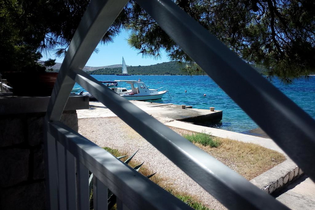 Charmante Villa in erster Meereslinie in der Nähe von Šibenik