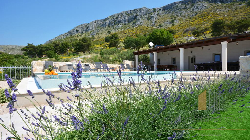 LUXUSVILLA MIT HERRLICHER, PANORAMISCHER MEERBLICK!