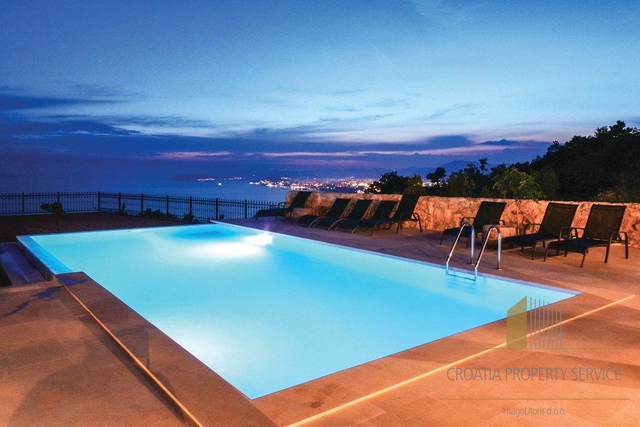 LUXURIOUS VILLA WITH A MAGNIFICENT PANORAMIC SEA VIEW!
