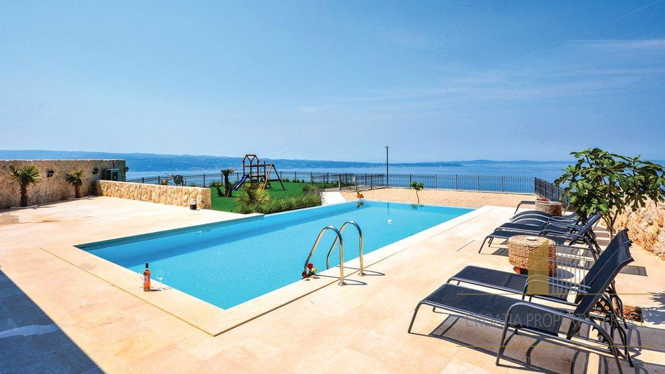 LUXURY VILLA WITH MAGNIFICENT, PANORAMIC SEA VIEW!