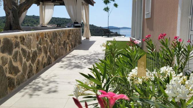 Luxuriöse Villa mit Panoramablick auf das Meer und unberührte Natur in der Umgebung von Rogoznica!