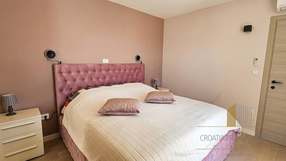 Luxury villa with a beautiful sea view in the vicinity of Trogir!