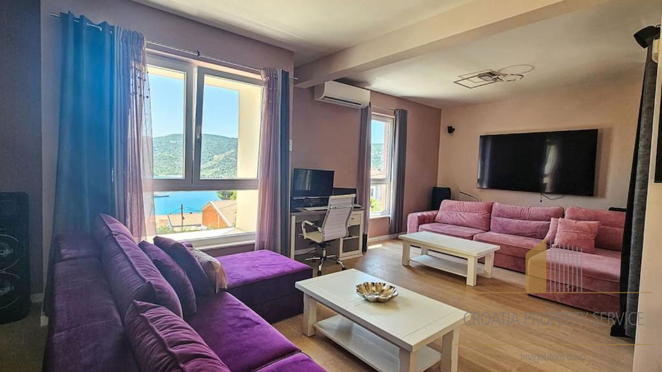 Luxurious villa with a beautiful sea view near Trogir&excl;