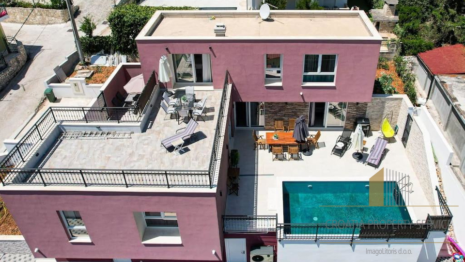 Luxury villa with a beautiful sea view in the vicinity of Trogir!