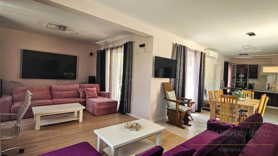 Luxurious villa with a beautiful sea view near Trogir&excl;