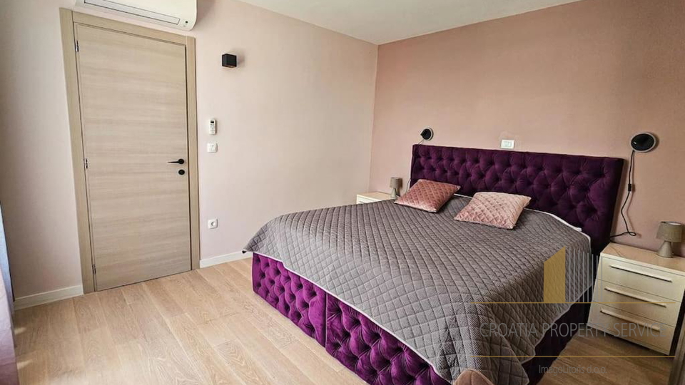 Luxury villa with a beautiful sea view in the vicinity of Trogir!