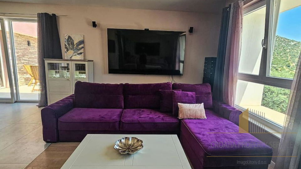 Luxurious villa with a beautiful sea view near Trogir&excl;